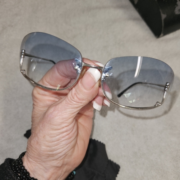 PRADA AUTHENTIC WOMEN'S VINTAGE SUNGLASSES. Very Good CONDITION, CASE WORN. 📸 - Picture 6 of 12